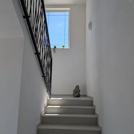 Mala Kuca Sabljici Strilcici