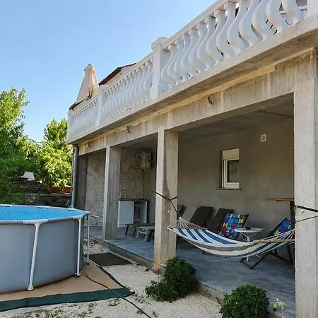 Mala Kuca Sabljici شقة